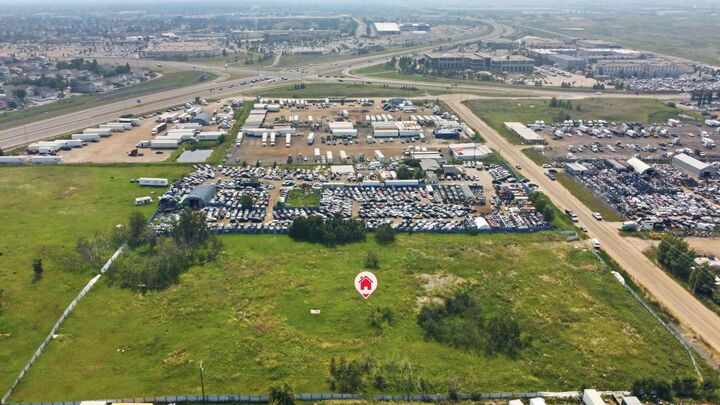 Property Photo: 7120 40 Street NE AB T3J 4E5
