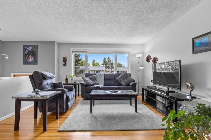 Property Photo:  5019 Marshall Road NE  AB T2A 2Y7 