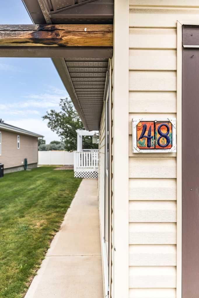 Property Photo: 48 Chartwell Place SE AB T1B 0E4