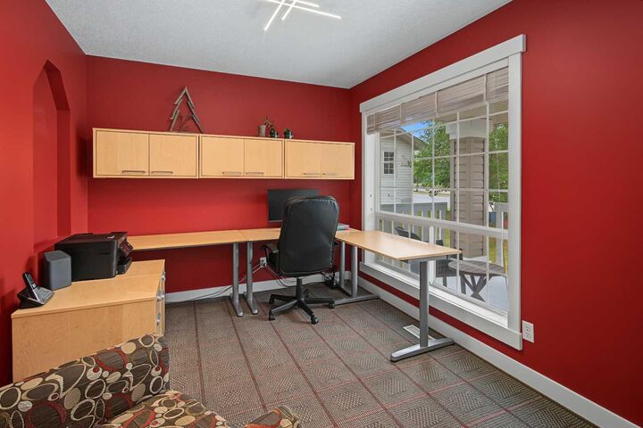 Property Photo: 21 Edgebrook Park NW AB T3A 5V1