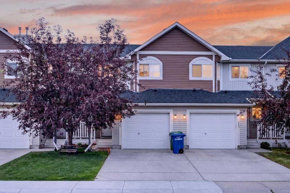 Property Photo:  211 Bayside Point SW  AB T4B 2X6 