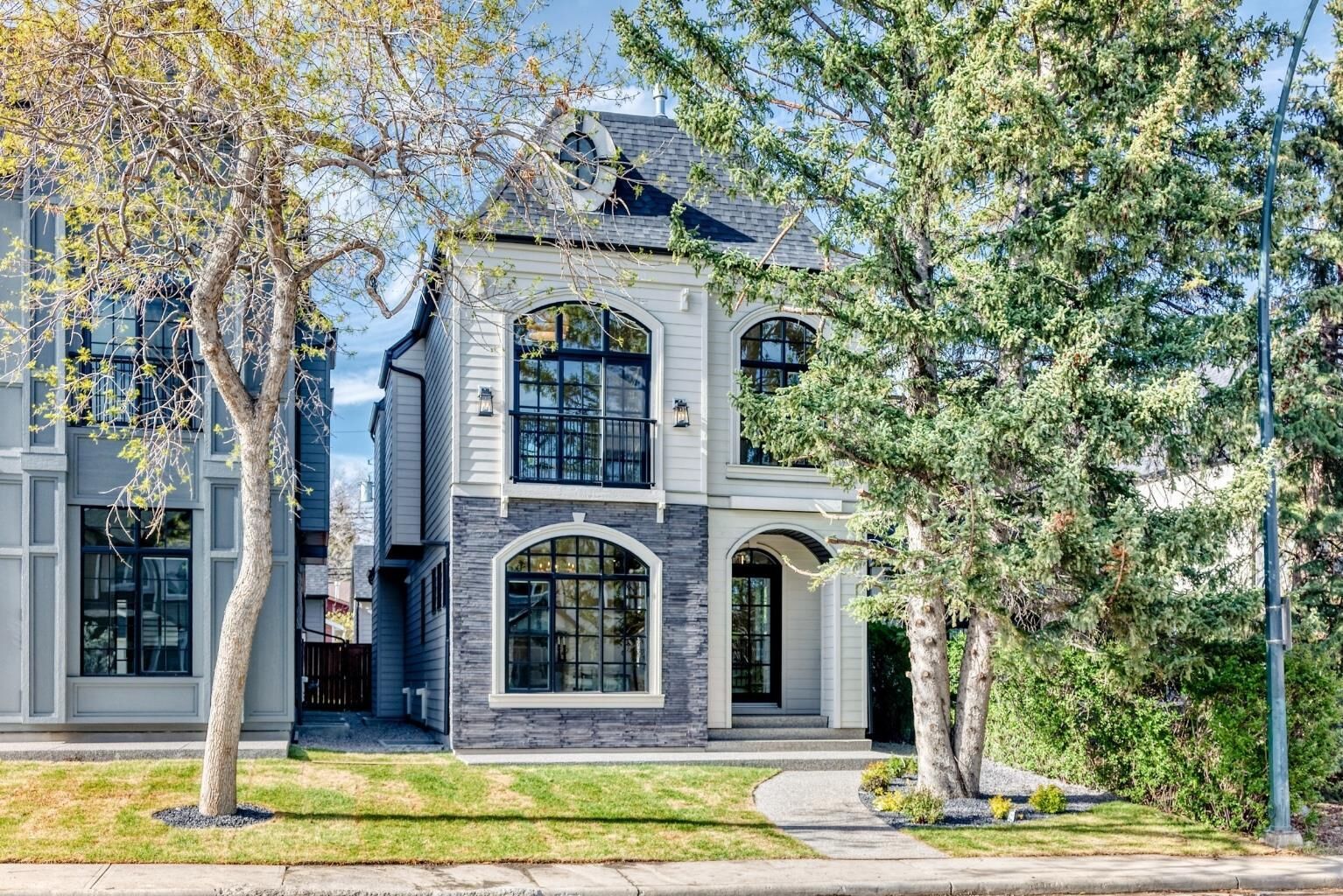 Property Photo: 1610 49 Avenue SW AB T2T 2T7