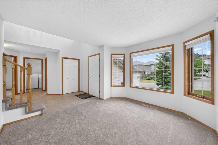 Property Photo: 307 Edgeridge Gardens NW AB T3A 5Z2