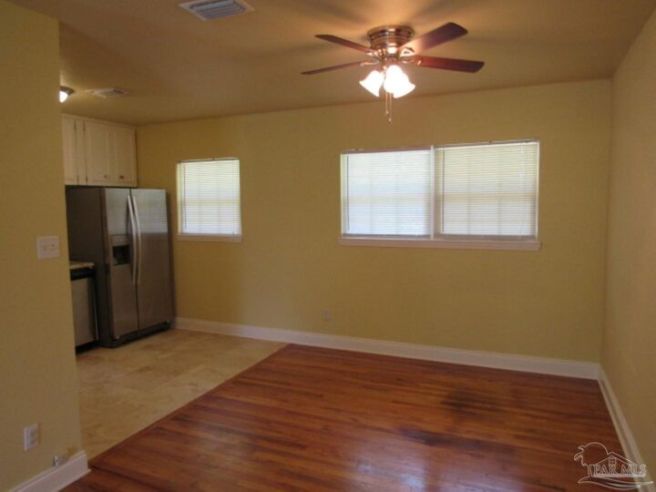 Property Photo: 5407 Charbar Dr FL 32526