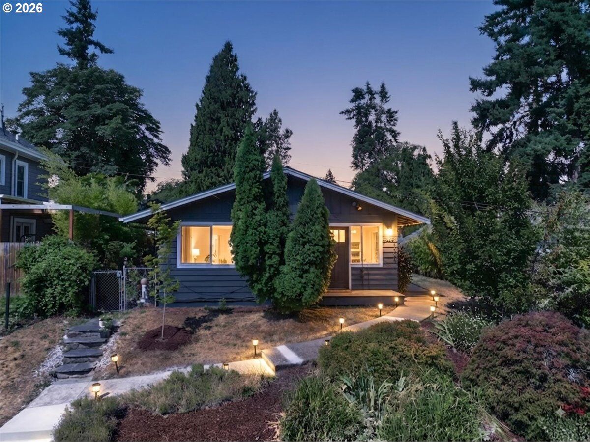 Property Photo:  3408 N St  WA 98663 