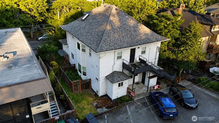 Property Photo:  815  15th Avenue E  WA 98112 