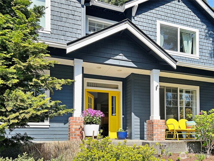 Property Photo: 8700 Rosario Place NE WA 98110