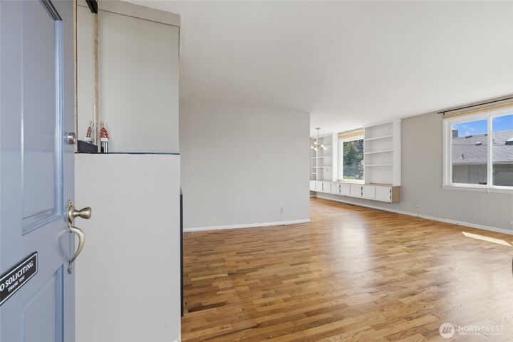 Property Photo:  1013 N 33rd Place  WA 98056 