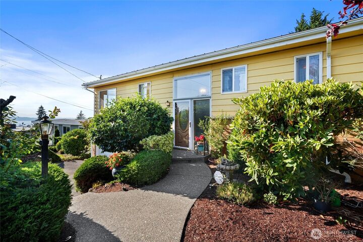 Property Photo: 741 Hemlock Street WA 98020