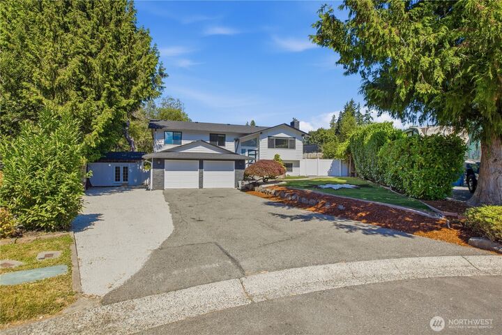 Property Photo:  4525  149th Place SW  WA 98087 