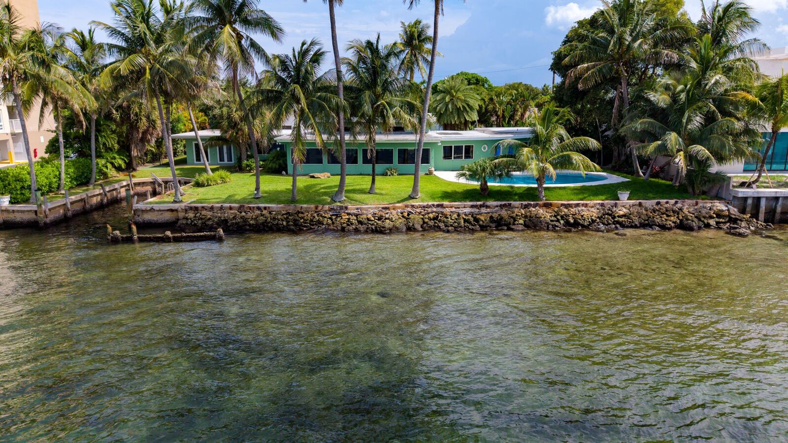 Property Photo: 2605 N Riverside Drive FL 33062