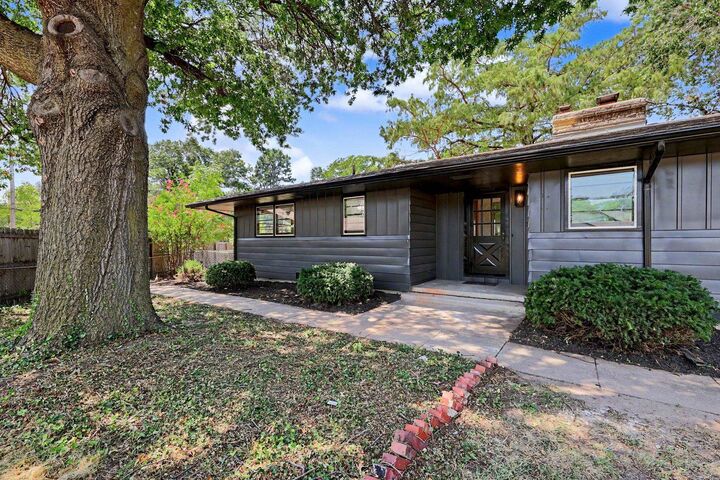 Property Photo:  3321 E Bellaire Ct  KS 67218 