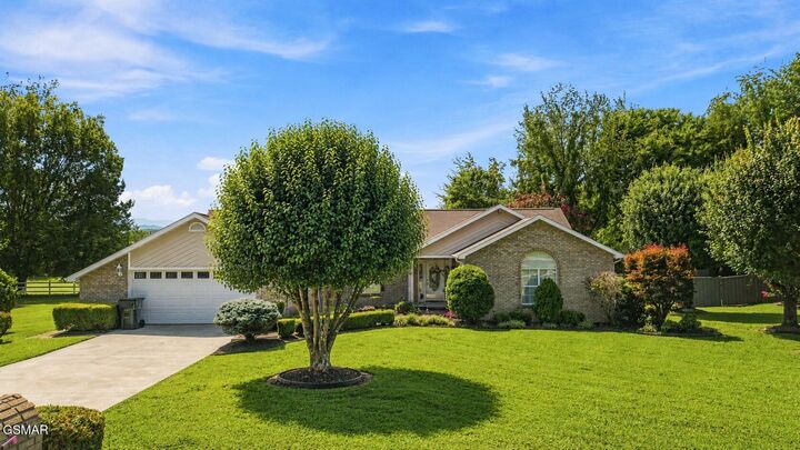 Property Photo: 260 Lexington Place TN 37862