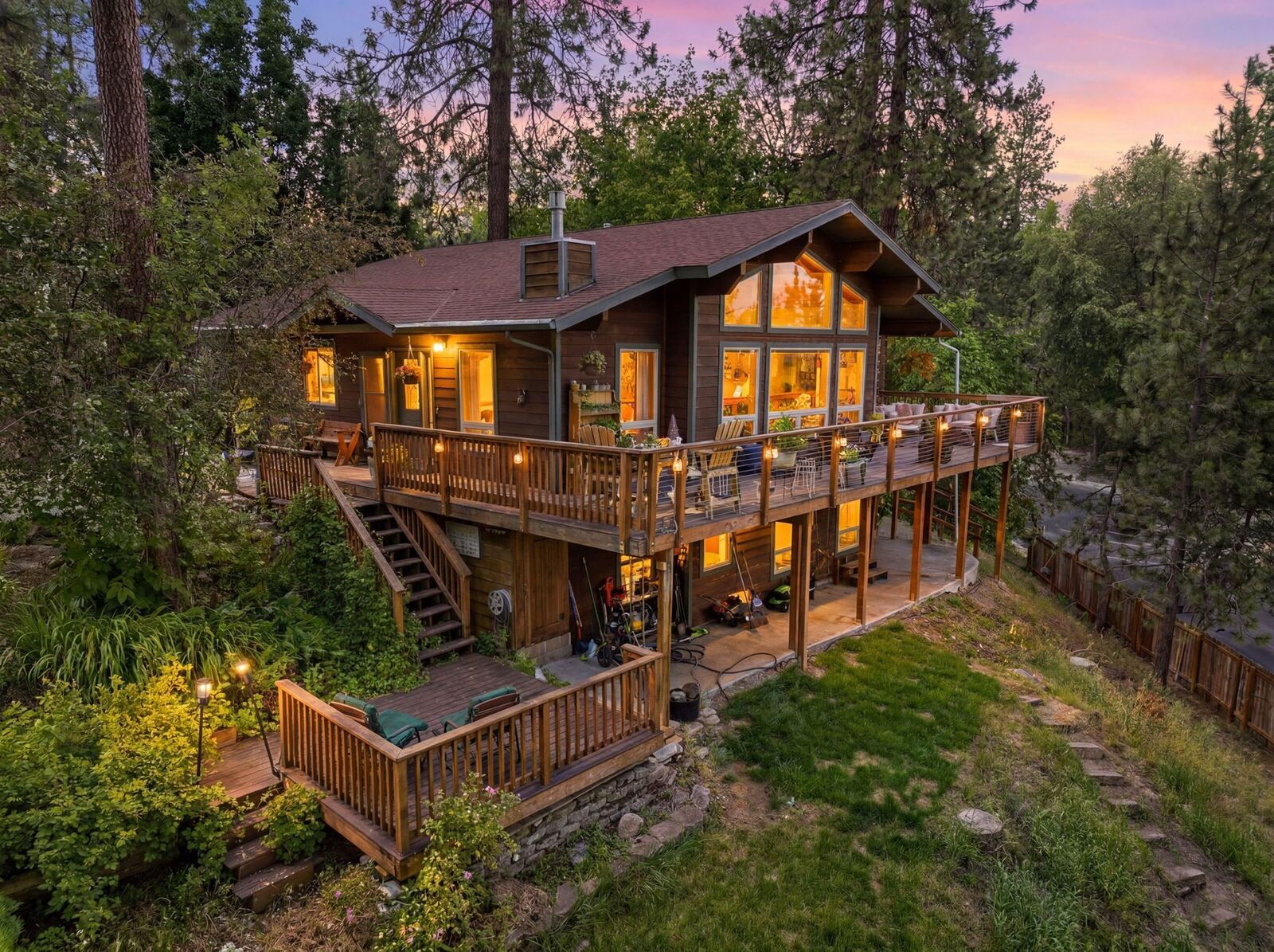 Property Photo: 3310 W Hartson Ave WA 99224