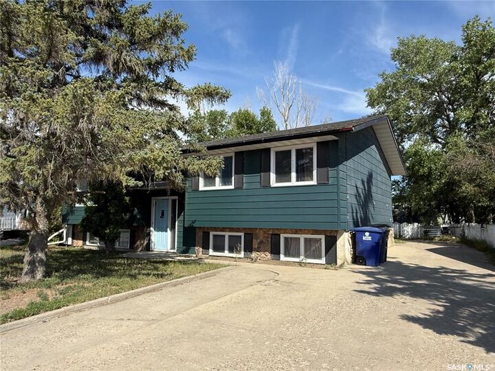 Property Photo: 1022 8th Street W SK S0L 1S0
