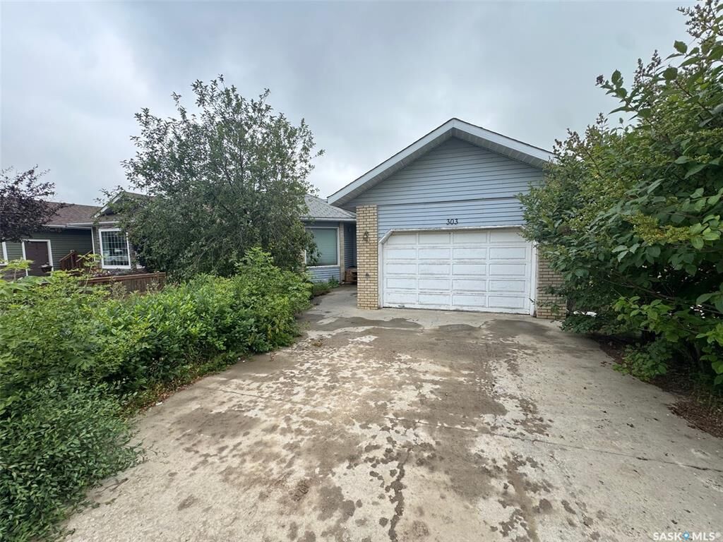 Property Photo: 303 1st Avenue N SK S0K 2Z0