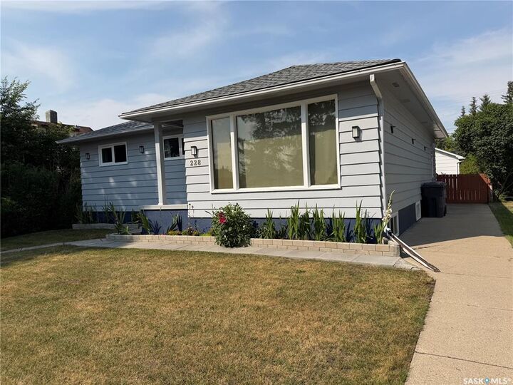 228 8th Avenue E — photo 1