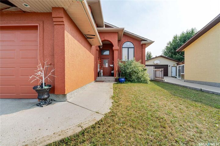 Property Photo: 294 Wellington Drive SK S6K 1A4