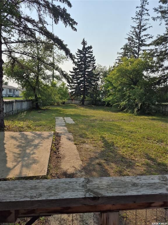 Property Photo:  215 Central Street W  SK S0K 4S0 