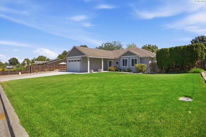 Property Photo:  3909 S Zillah Street  WA 99337 