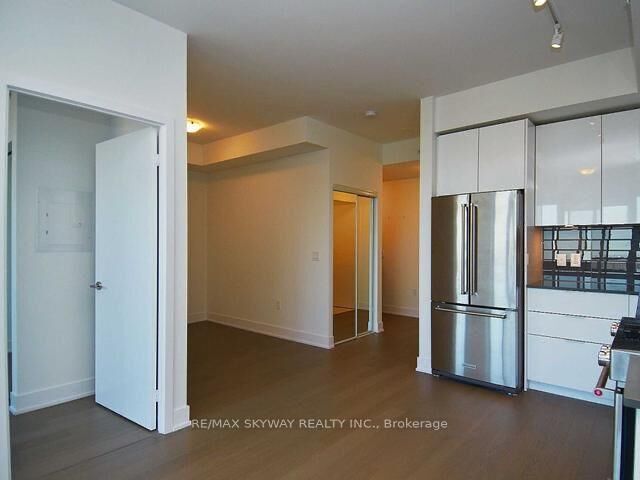 Property Photo: 30 Shore Breeze Drive 4511 ON M8V 0J1