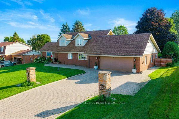 Property Photo: 1102 Burnside Drive ON K6V 5T1