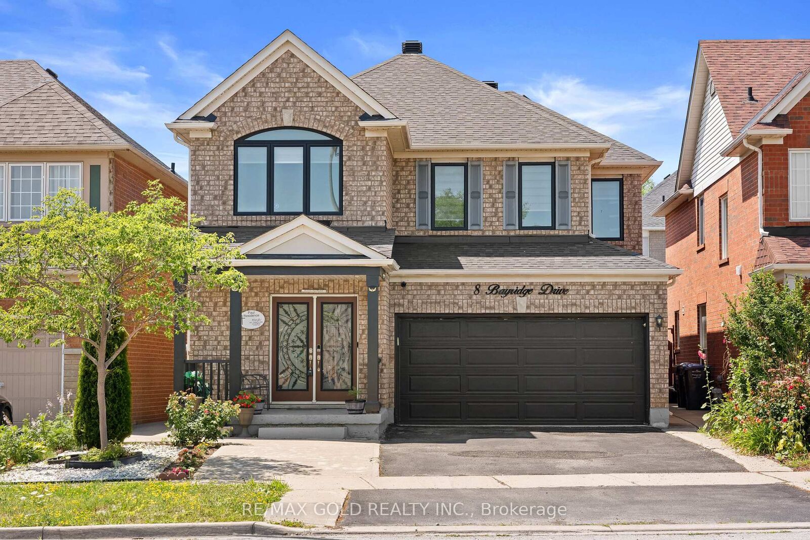 Property Photo: 8 Bayridge Drive ON L6P 2H8