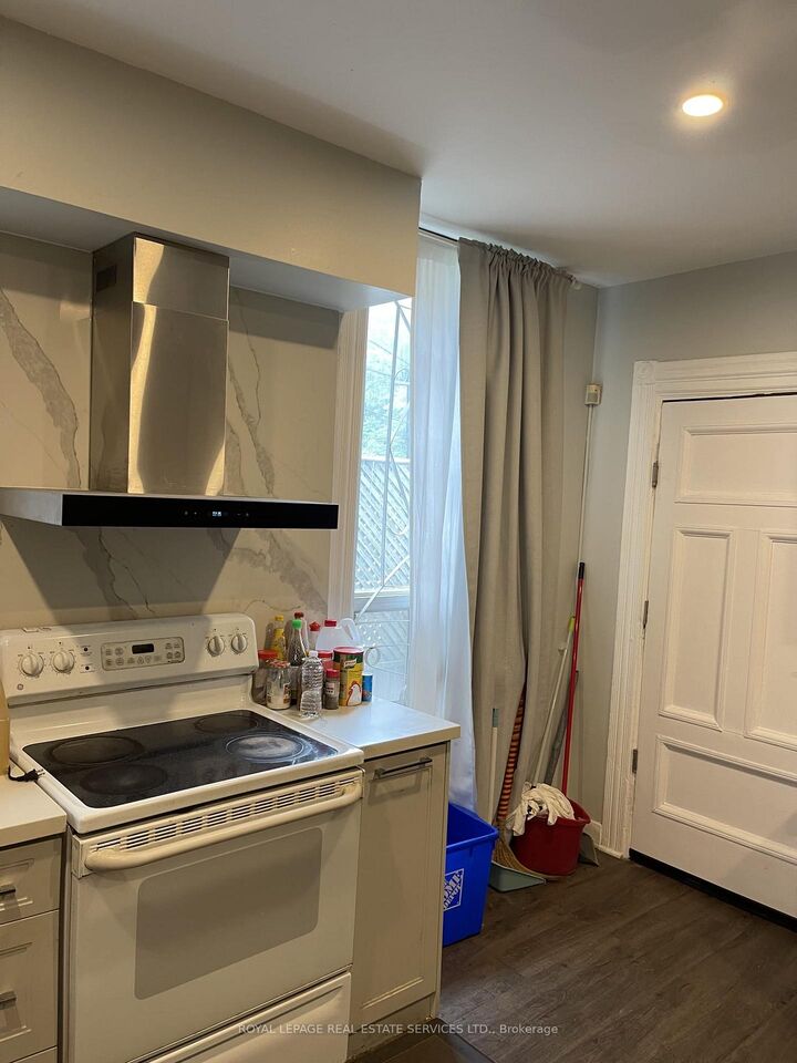 Property Photo: 753 Gerrard Street E 2 ON M4M 1Y5
