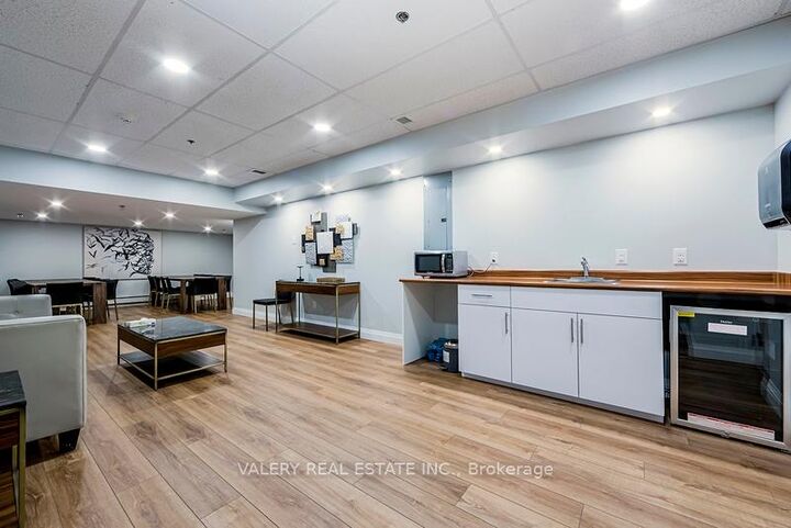 Property Photo:  75 Eastdale Avenue Th69  ON M4C 5N3 