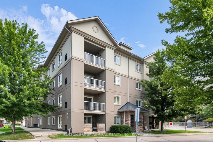 Property Photo: 4 Dayspring Circle 105 ON L6P 2Z5