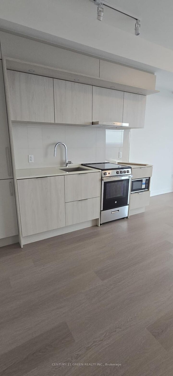 Property Photo: 448 Burnhamthorpe Road W 1601 ON L5B 4M6