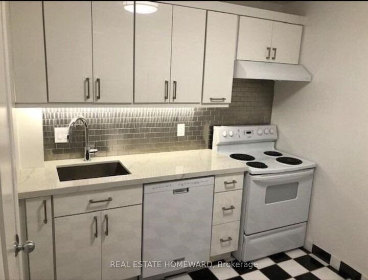 Property Photo:  274 Rumsey Road Side  ON M4G 1R2 
