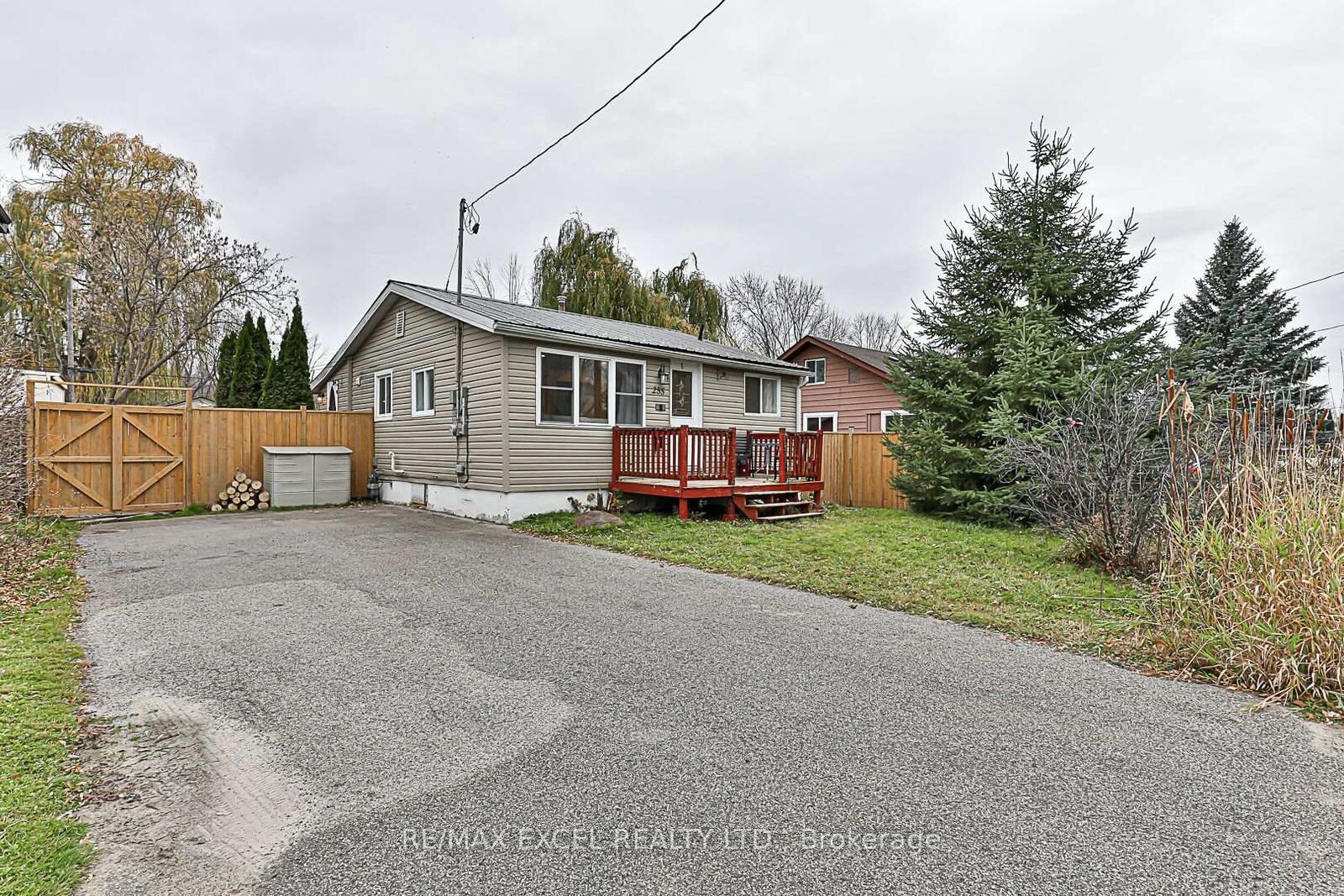 Property Photo: 255 Parkway Avenue ON L4P 2W1