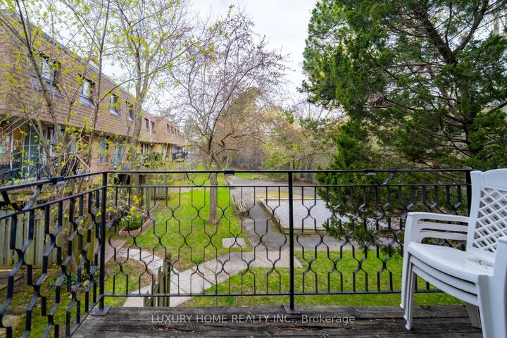 Property Photo:  100 Henderson Avenue 2  ON L3T 2K8 