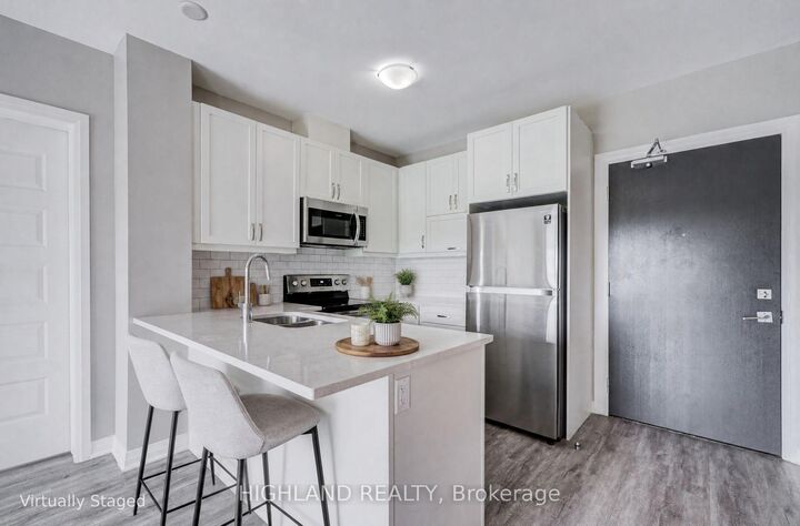 Property Photo: 102 Grovewood Common 129 ON L6H 0X2