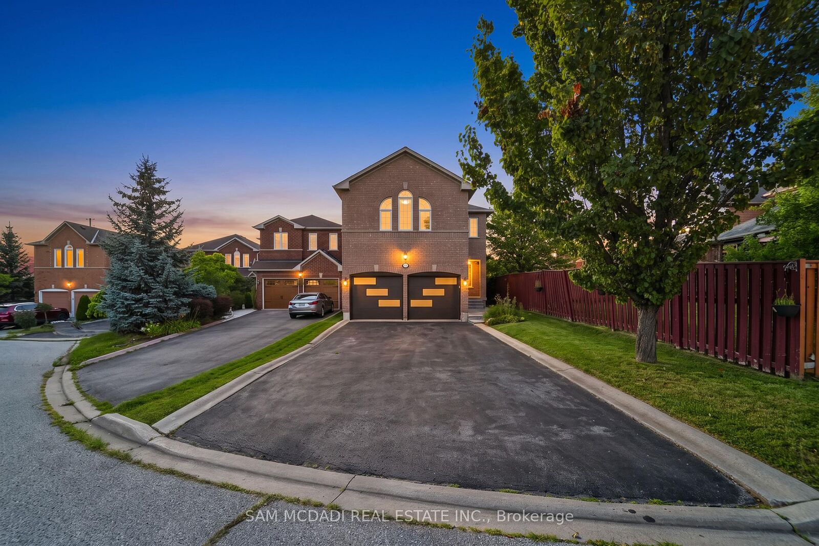 Property Photo: 3191 Oakview Road ON L5N 7N9