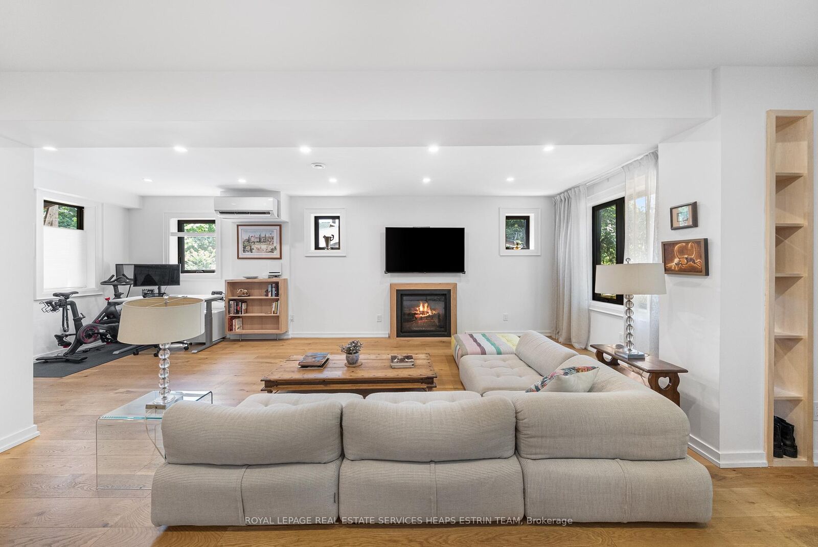Property Photo:  115 Robinson Street  ON M6J 1M1 