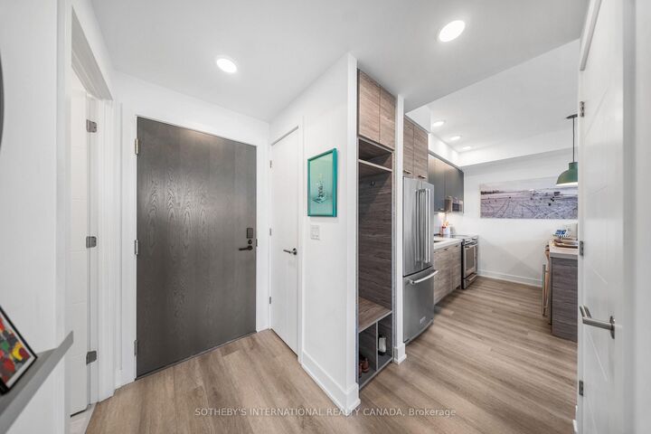 Property Photo: 484 Spadina Avenue 210 ON M5S 0E4