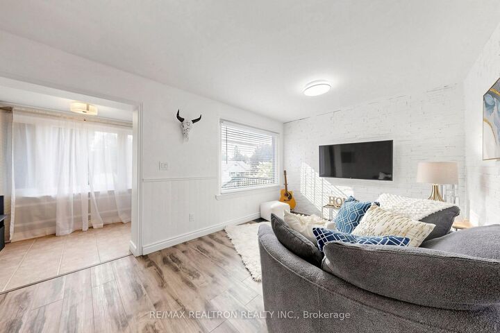 Property Photo:  8 Villa Road  ON M8W 1M5 