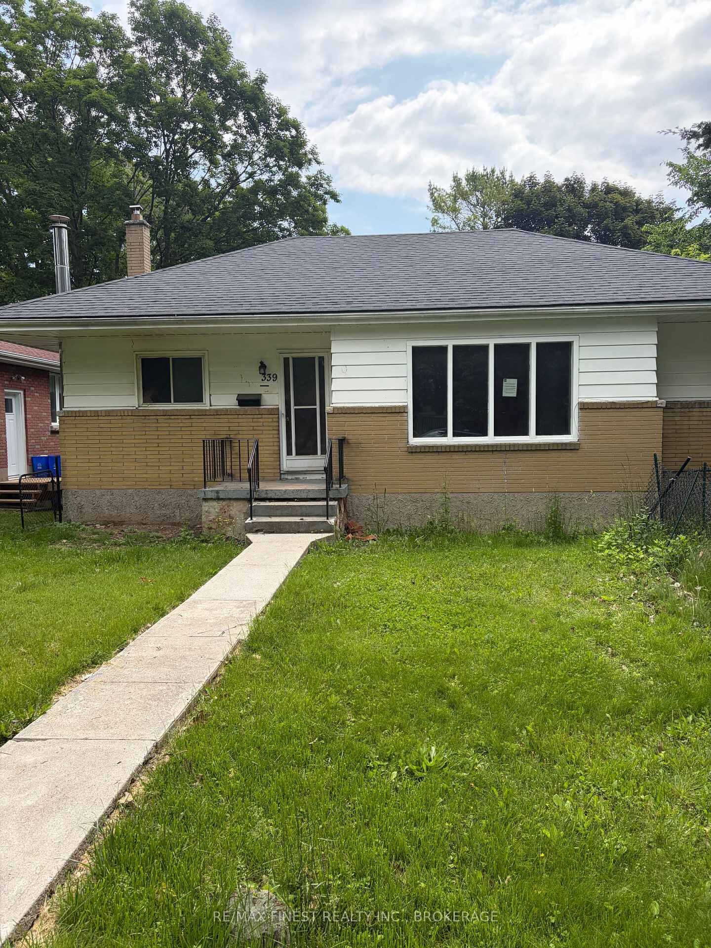 Property Photo:  339 Mowat Avenue  ON K7M 1L2 
