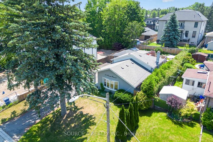 Property Photo: 51 Knowles Crescent ON L4G 1Z6