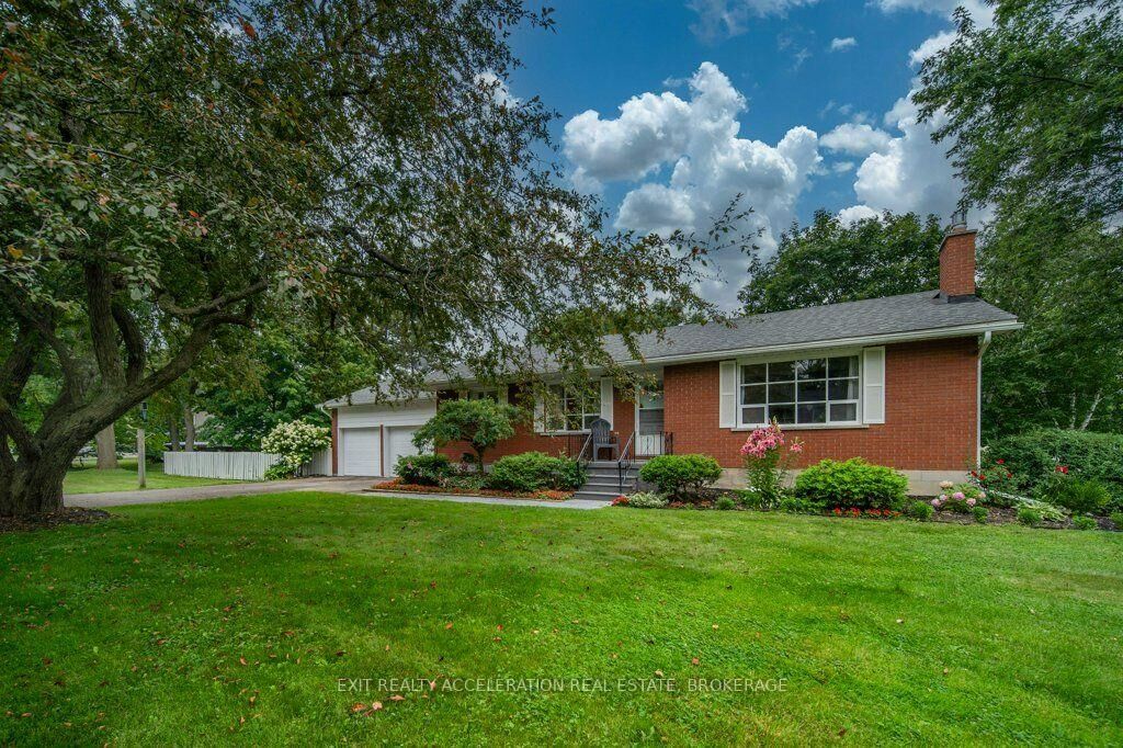 Property Photo:  28 Southcrest Drive  ON K7R 3K2 