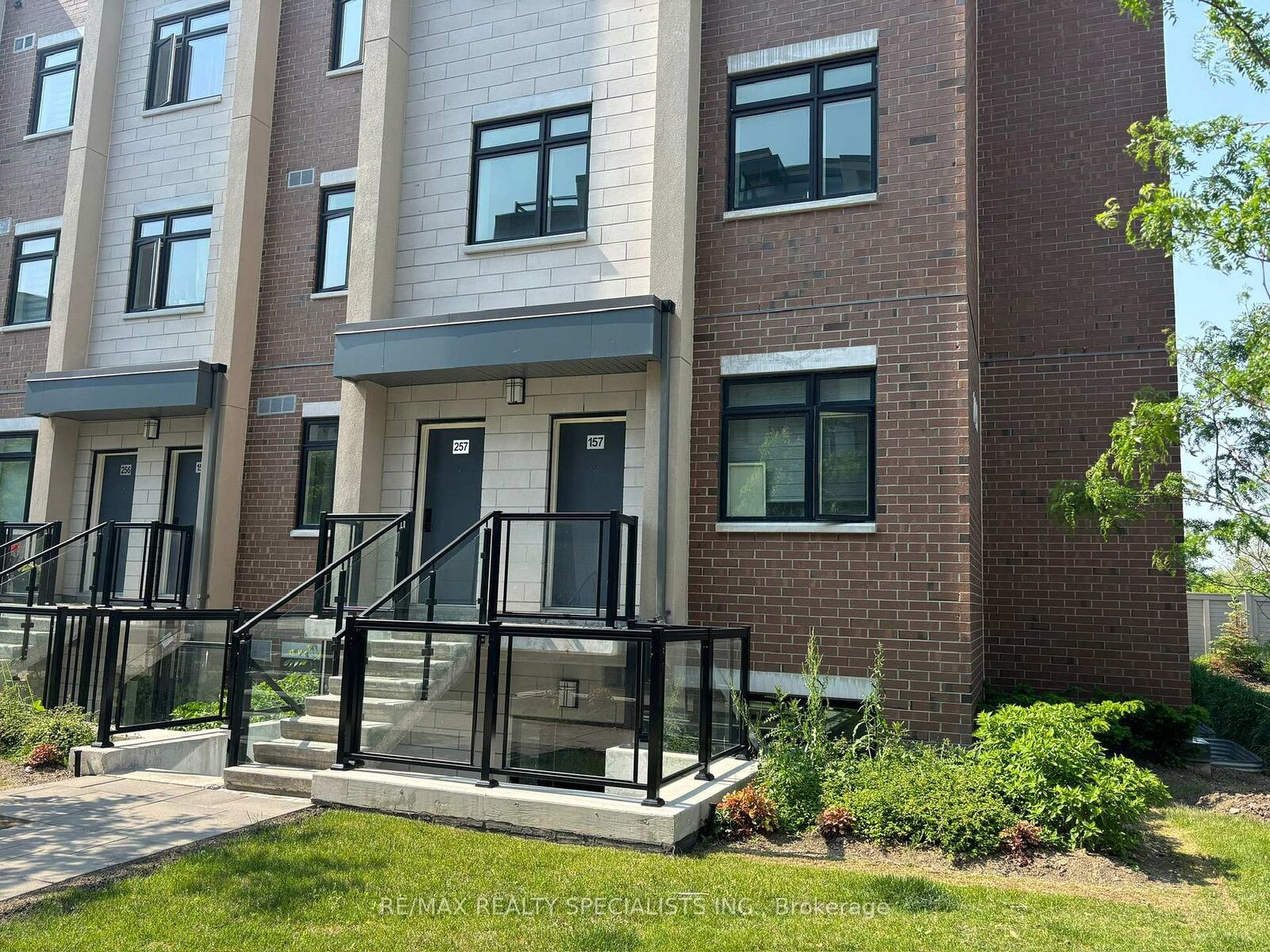 Property Photo:  1095 Douglas McCurdy Comm N/A 157  ON L5G 1H9 