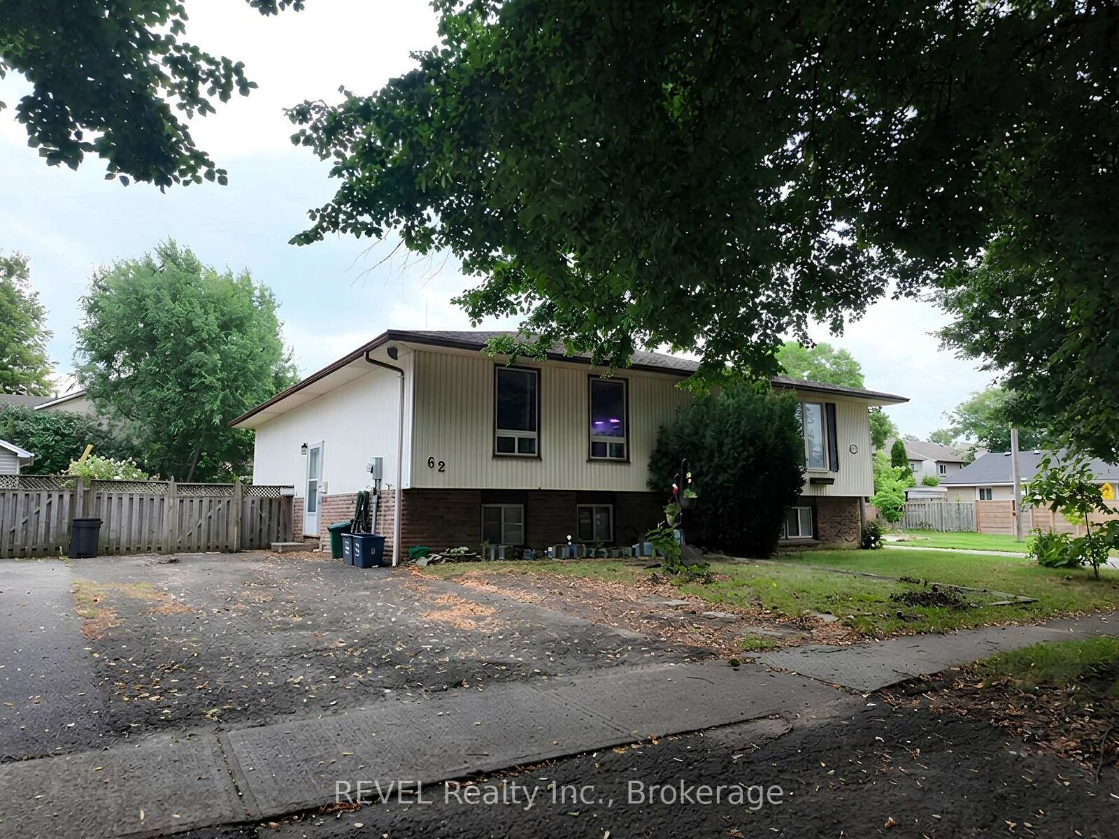 Property Photo:  62 Elma Street E Main  ON L2N 6Z7 