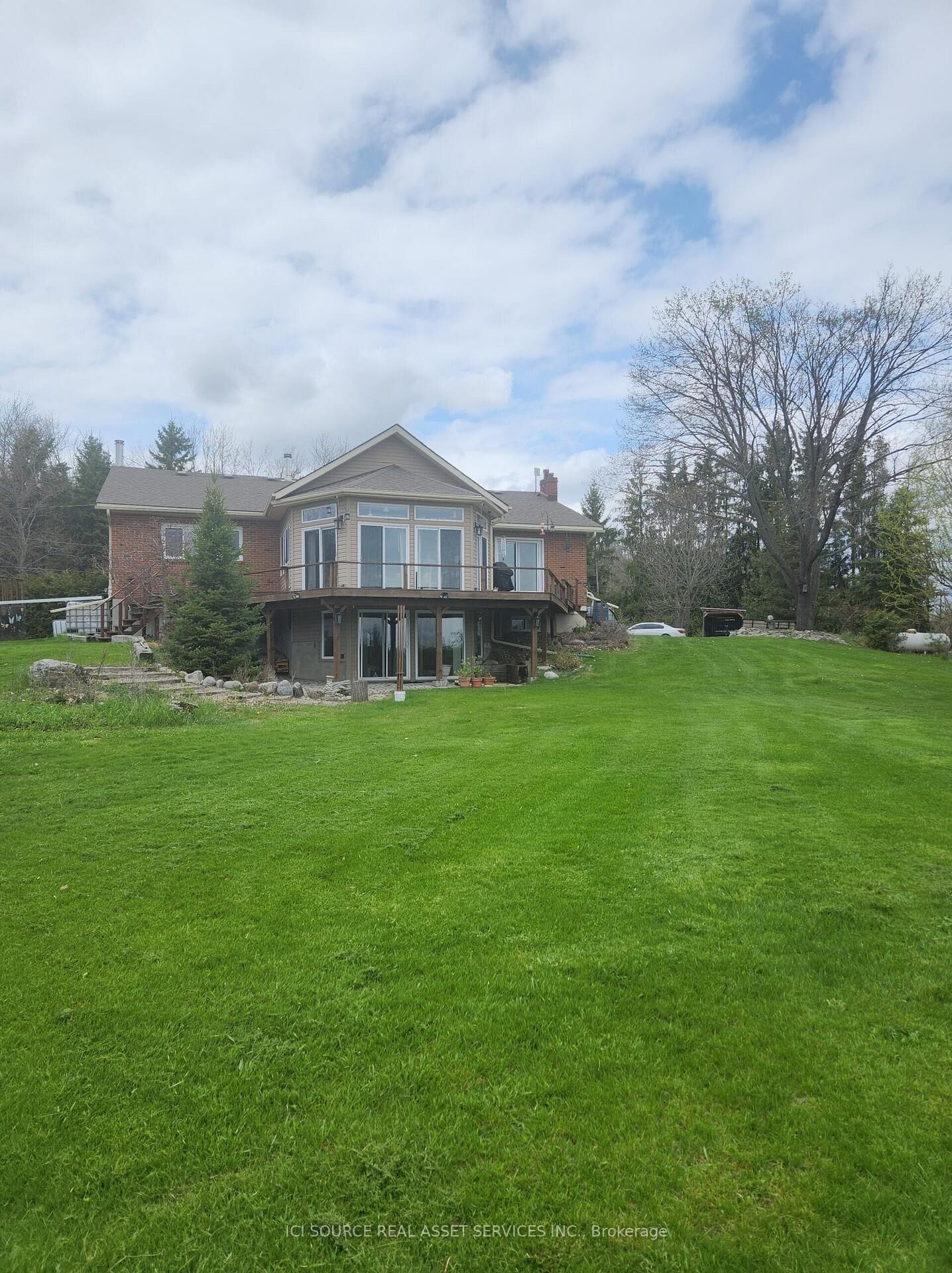 Property Photo: 136 Hollowview Road ON K0K 3E0