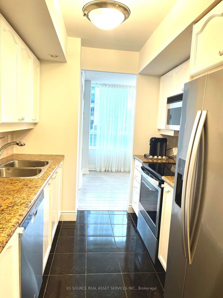 Property Photo:  15 Northtown Way 519  ON M2N 7A2 