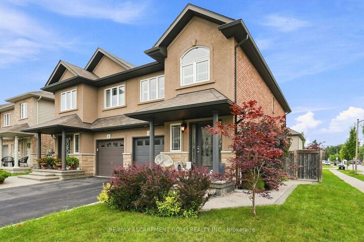 Property Photo: 4 Whitworth Terrace ON L0R 1P0