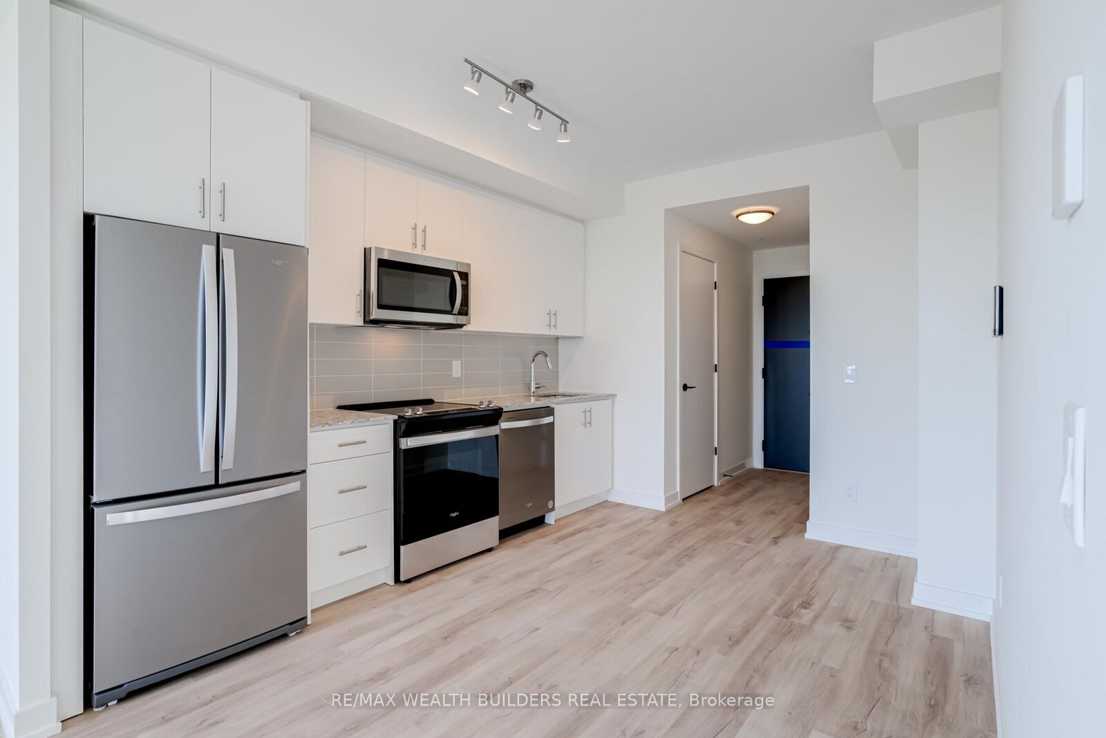 Property Photo:  335 Wheat Boom Drive 813  ON L6H 7C2 