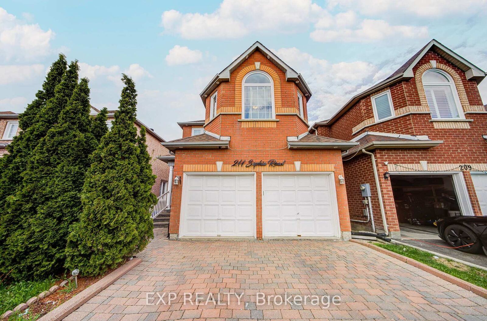 Property Photo:  211 Sophia Road  ON L3S 4C5 