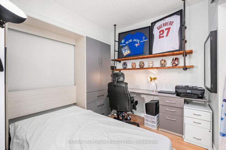 Property Photo:  105 The Queensway Way 2014  ON M6S 5B5 